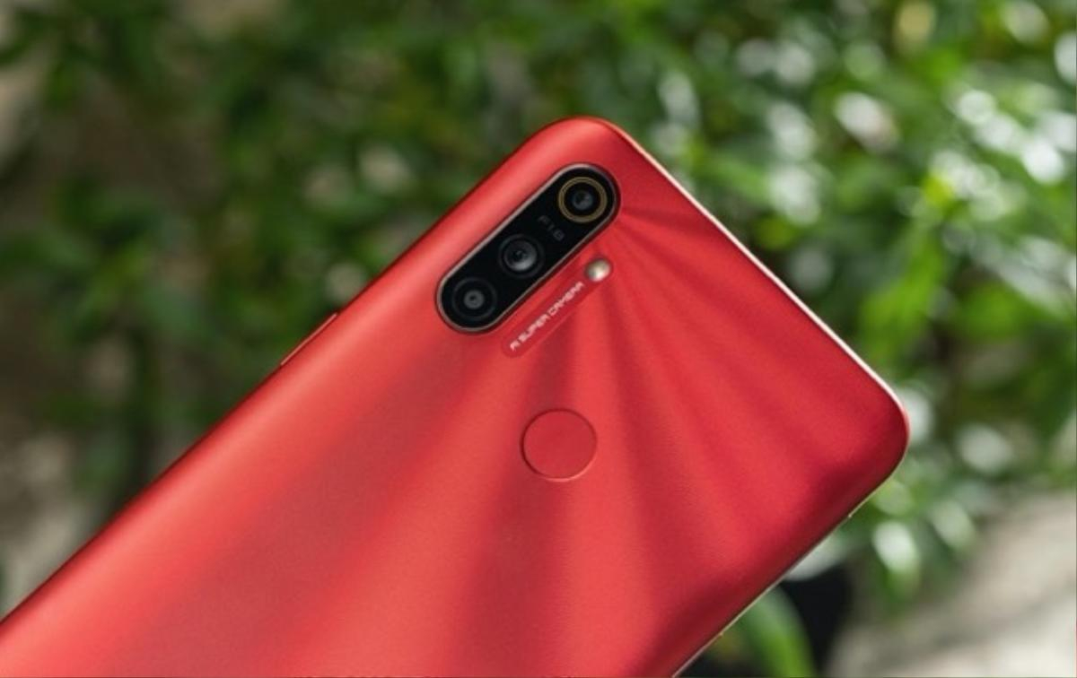 Trải nghiệm tân binh nhà Realme: 3 camera, pin khủng, game mượt Ảnh 2