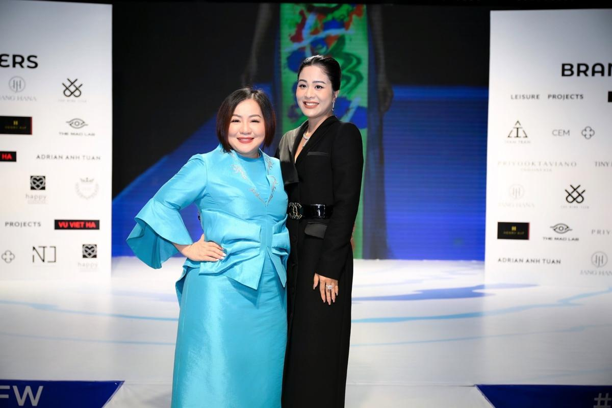 Ngô Diễm Hương mang câu chuyện đá quý vào thời trang tại Aquafina Vietnam International Fashion Week 2023 Ảnh 1