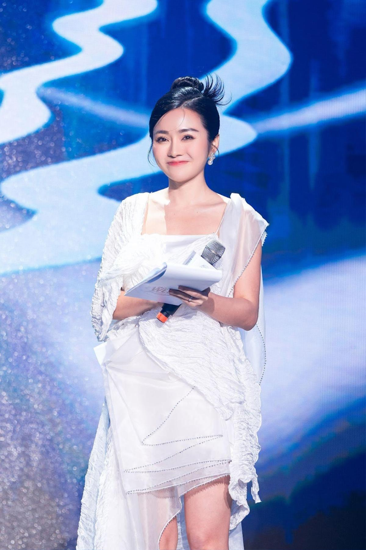 Gặp gỡ Thu Thủy - Nữ MC duyên dáng, tài năng của Aquafina Vietnam International Fashion Week 2023 Ảnh 1