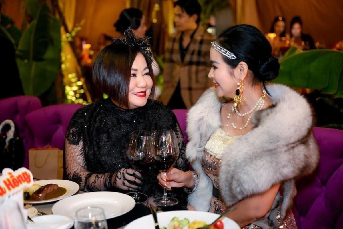 'Bà trùm thời trang' Madame Trang Lê gây sự cú ý tại tiệc sinh nhật doanh nhân Bùi Thanh Hương Ảnh 2