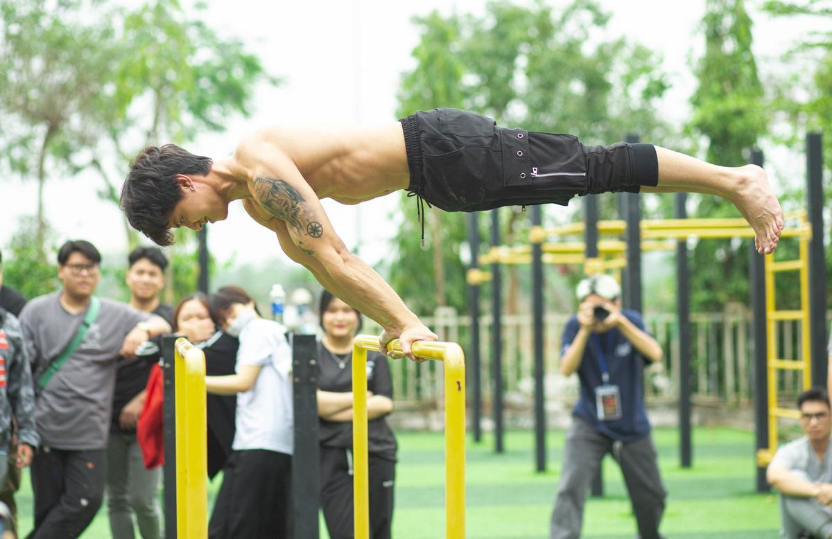 Vào đại học vừa được độ body vừa được phát gấu nhờ chăm tập Street Workout là có thật Ảnh 3