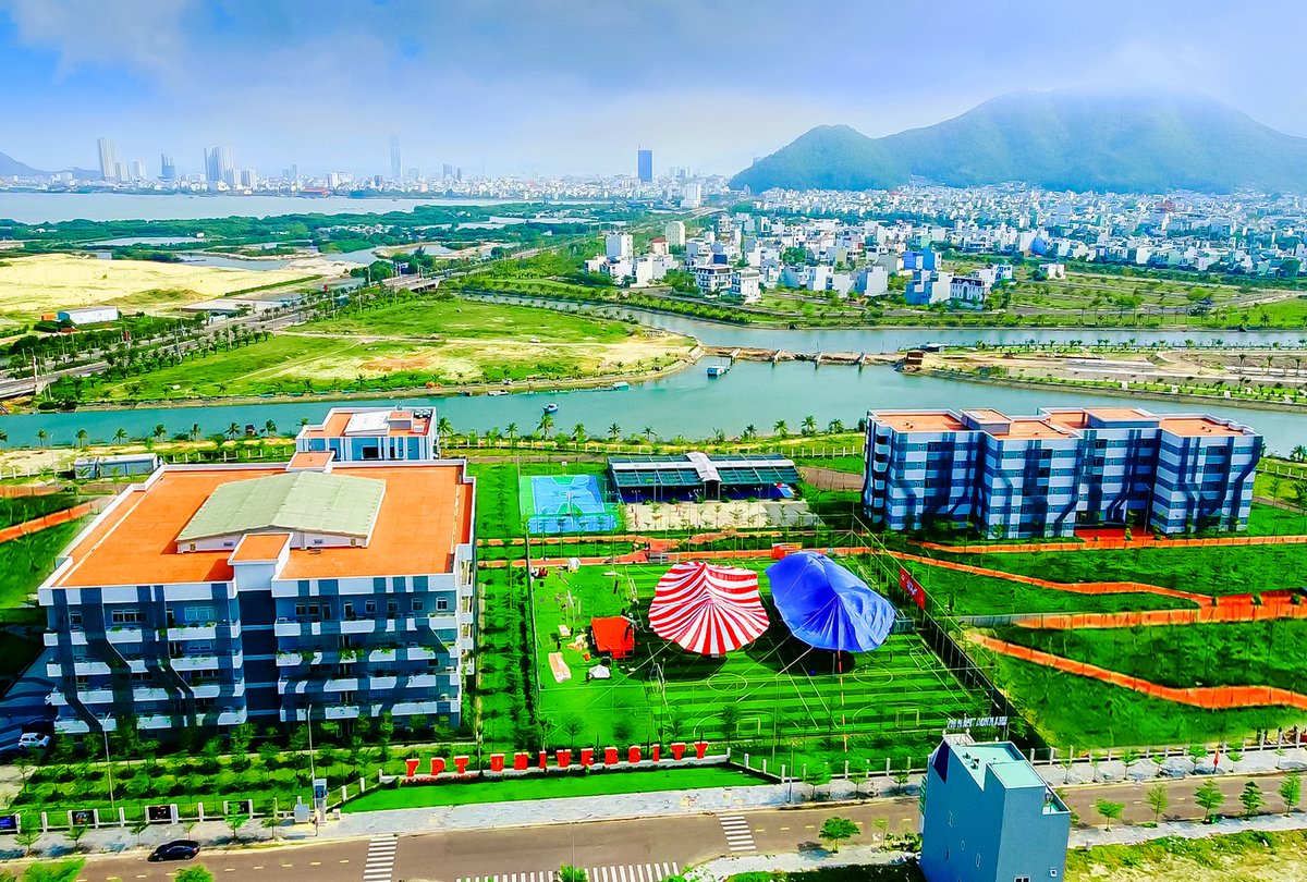 Chỉ muốn vào đại học này để ngắm view hoàng hôn sông Hà Thanh đẹp mãn nhãn Ảnh 2