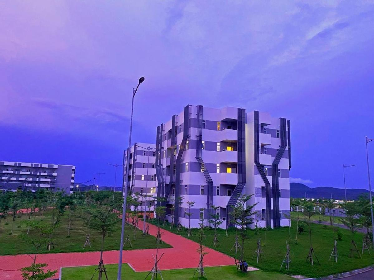 Chỉ muốn vào đại học này để ngắm view hoàng hôn sông Hà Thanh đẹp mãn nhãn Ảnh 6