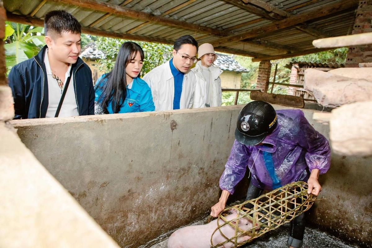 H Club 'Thắp sáng vùng cao' trao tặng yêu thương Ảnh 3