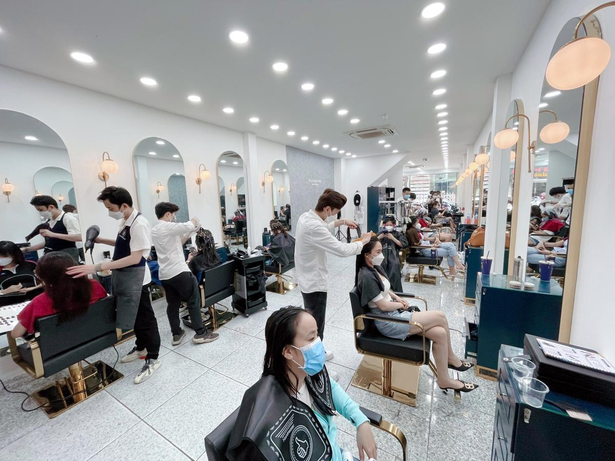 CEO Tuấn Nguyễn Hair Salon chia sẻ định hướng nghề nghiệp cho các bạn trẻ yêu nghề tóc Ảnh 3