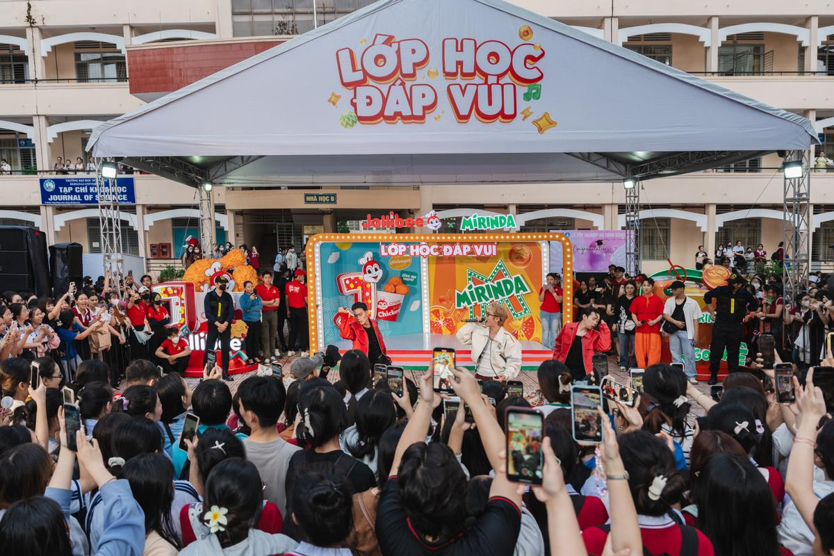 500.000 lượt tiếp cận: 'Lớp Học Đáp Vui' của Jollibee làm 'khuấy đảo' giới trẻ Ảnh 4