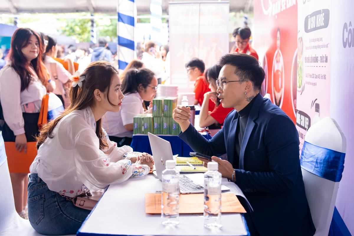 HUTECH Career Day 2024 “đốn tim” sinh viên với hàng ngàn vị trí tuyển dụng Ảnh 2