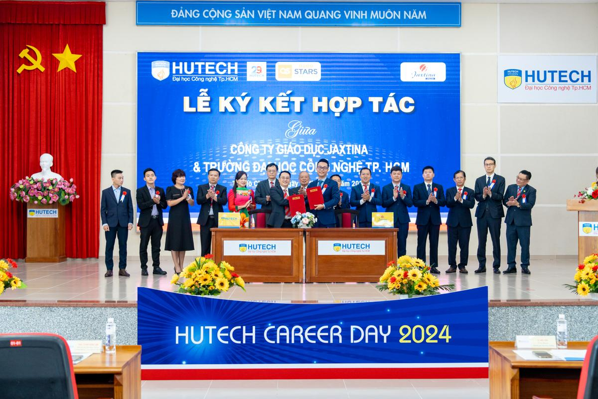 HUTECH Career Day 2024 “đốn tim” sinh viên với hàng ngàn vị trí tuyển dụng Ảnh 6