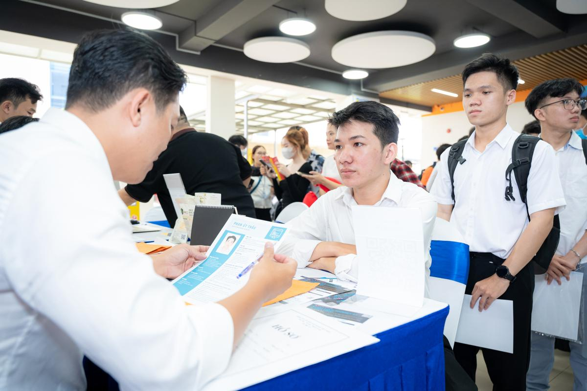 Gần 50 doanh nghiệp 'săn' nhân sự công nghệ chất lượng tại HUTECH IT OPEN DAY 2024 Ảnh 1