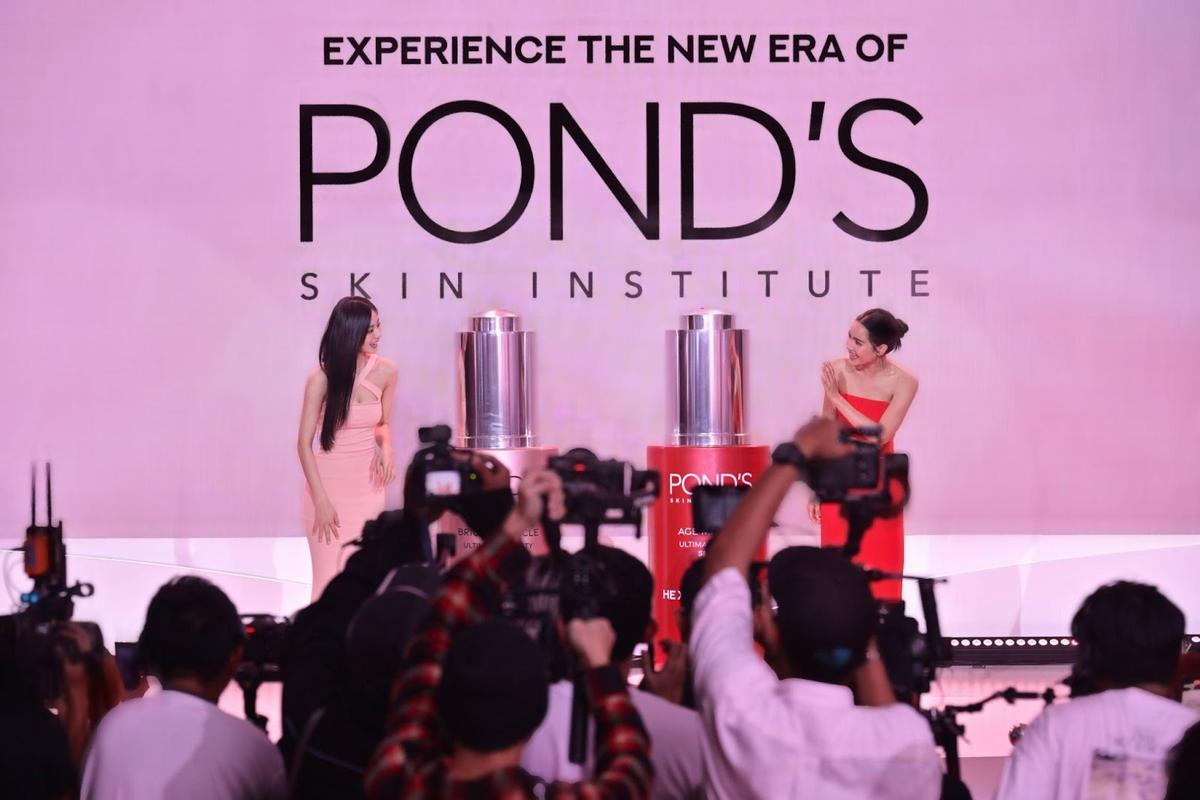 POND'S SKIN INSTITUTE 'gây sốt' với sự xuất hiện của Tzuyu (Twice) và mỹ nhân Thái Lan Yaya Urassaya Ảnh 1