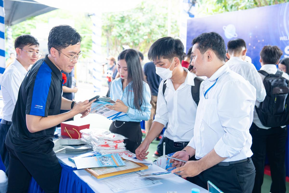 Gần 70 doanh nghiệp Kỹ thuật - Công nghệ đến HUTECH TECHSHOW 2024 tuyển ứng viên giỏi Ảnh 2