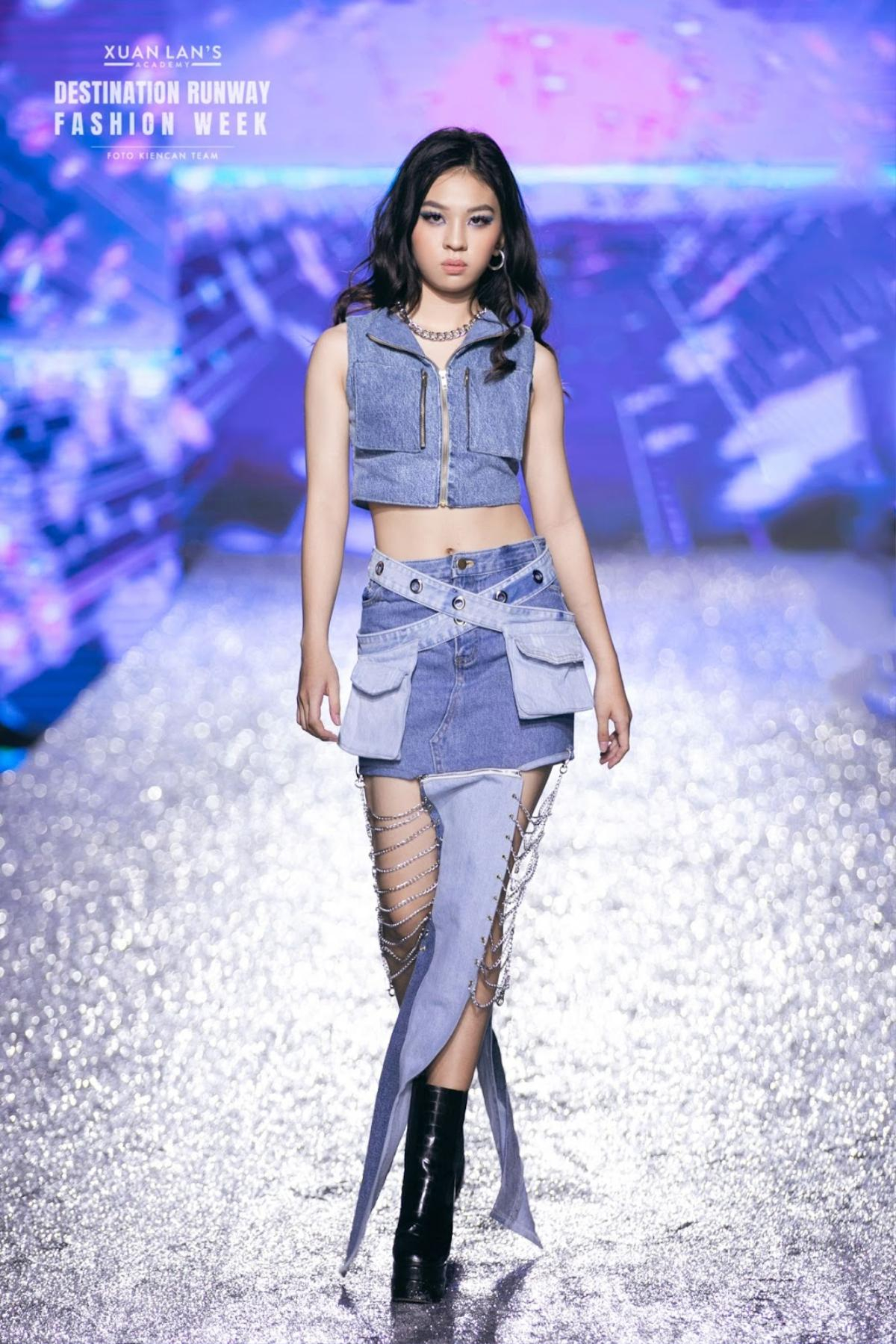 Mẫu teen Nguyễn Nhật Ánh Minh trình làng BST đầu tay tại Destination Runway Fashion Week Ảnh 5