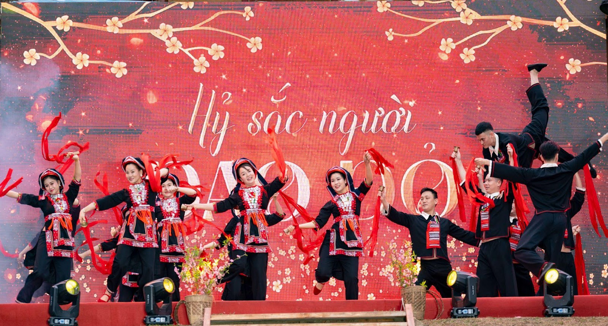 Đoàn Nghệ thuật tỉnh Hà Giang tái hiện đám cưới người Dao Đỏ