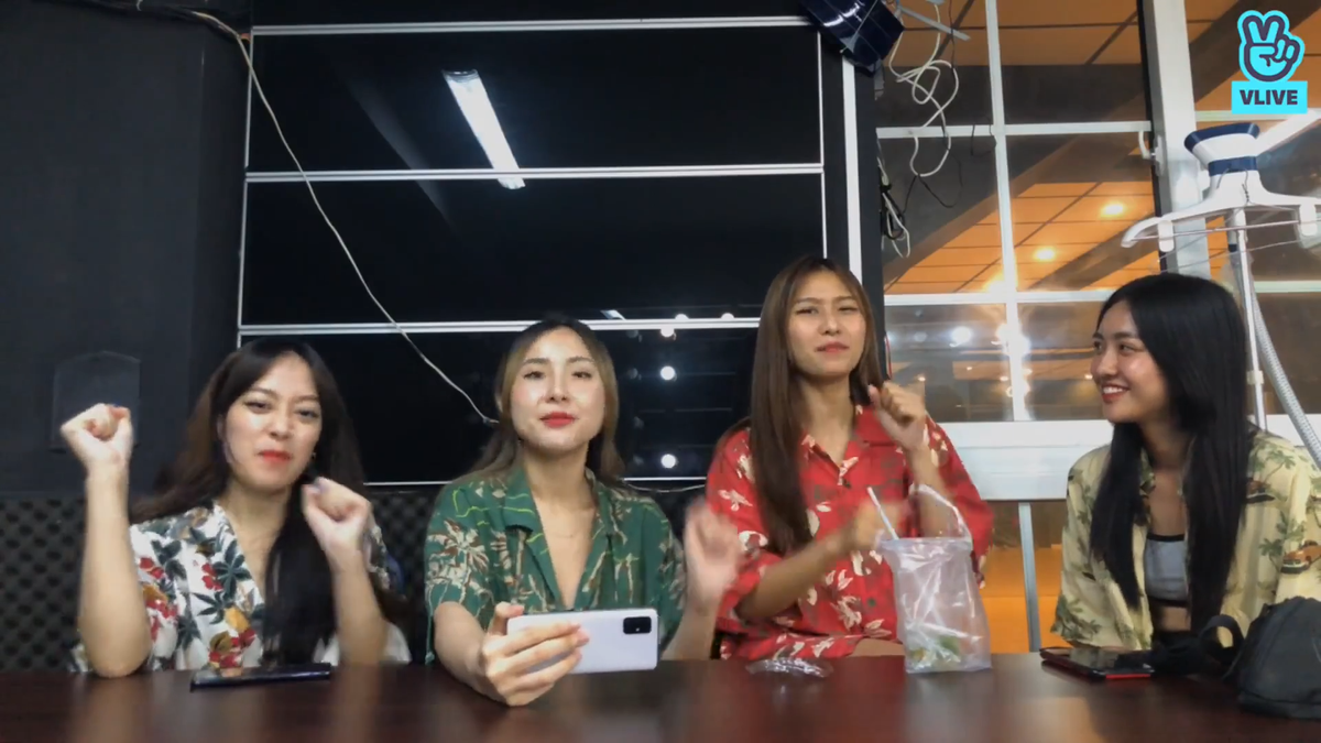 Toof.P (Uni5) bất ngờ bị hội chị em LipB 'bóc phốt' chuyện tình cảm ngay trên sóng livestream Ảnh 7