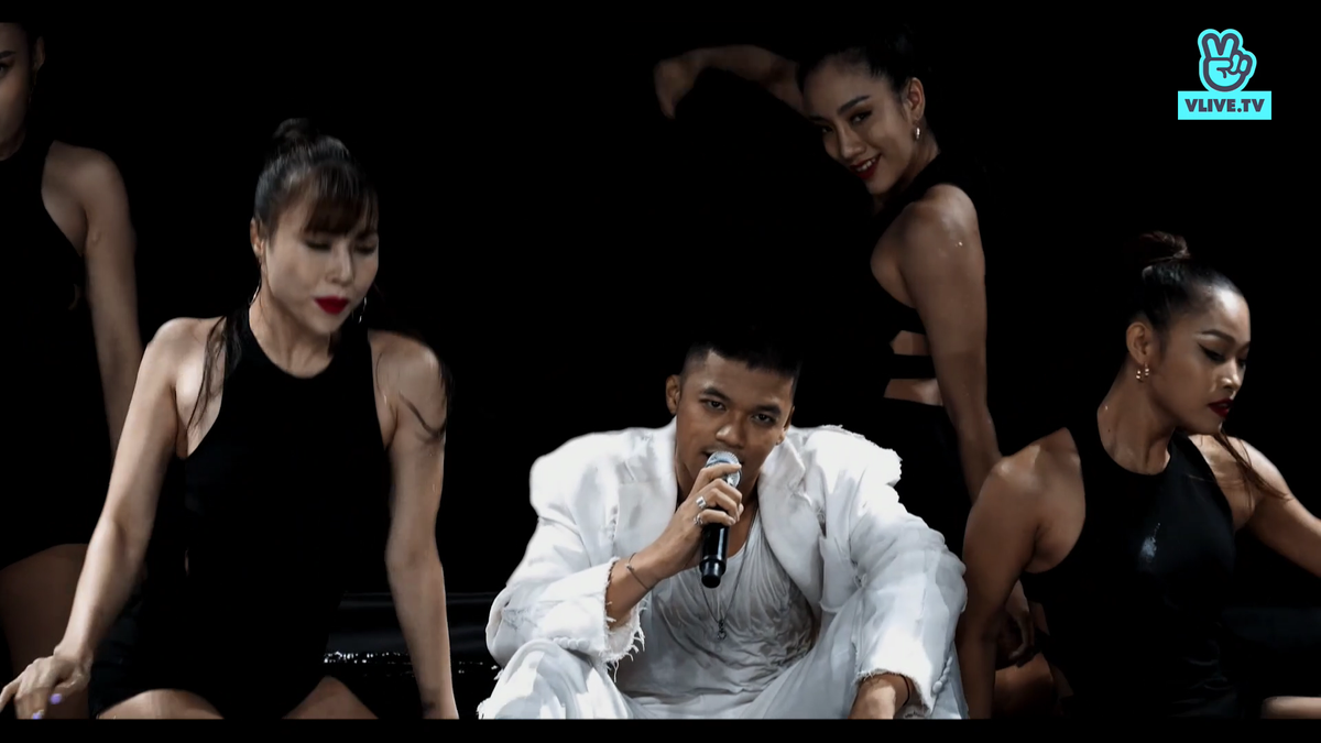 HIEUTHUHAI - Color mang hit 'gây bão' tại King of Rap 2020 lên sân khấu lớn, chiếm trọn spotlight với phiên bản mới quá 'xịn' Ảnh 16