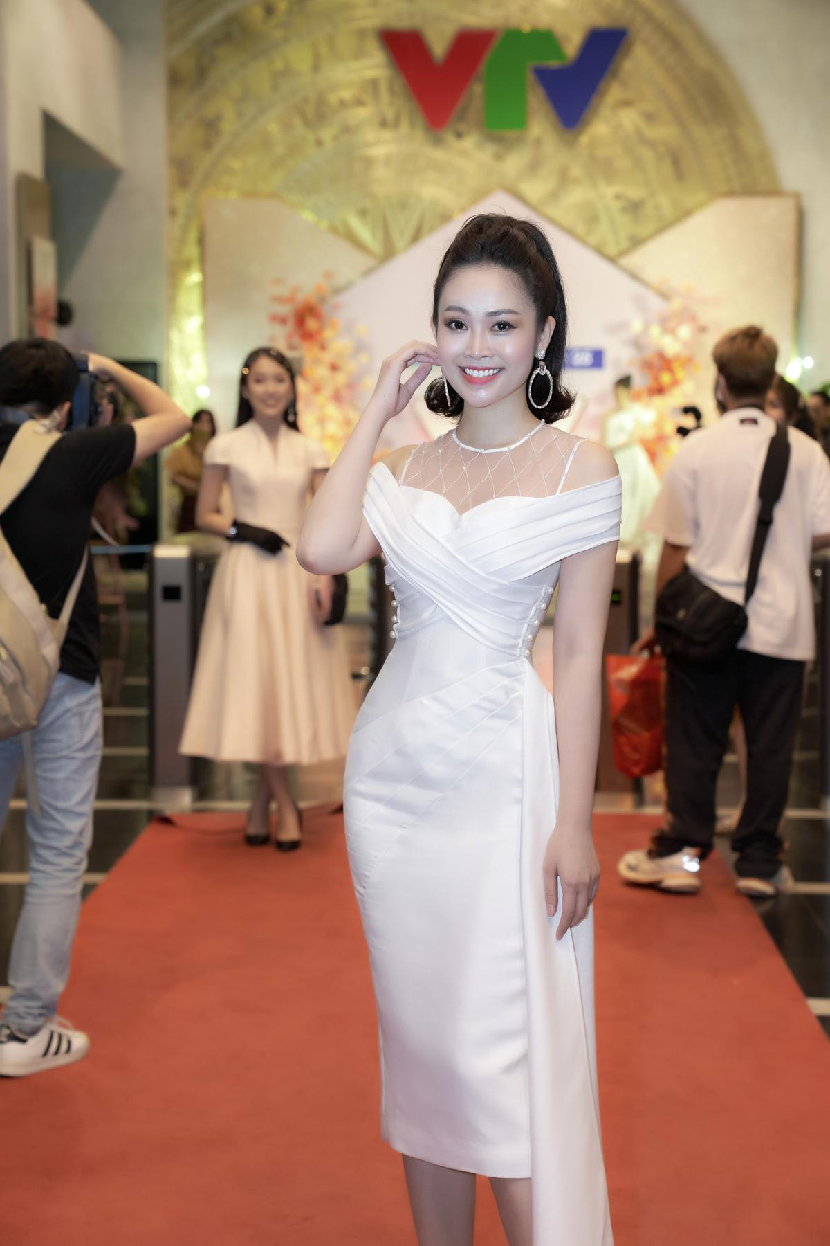 Stylist Khúc Mạnh Quân cùng dàn ngọc nữ VTV Awards 2020 Ảnh 5