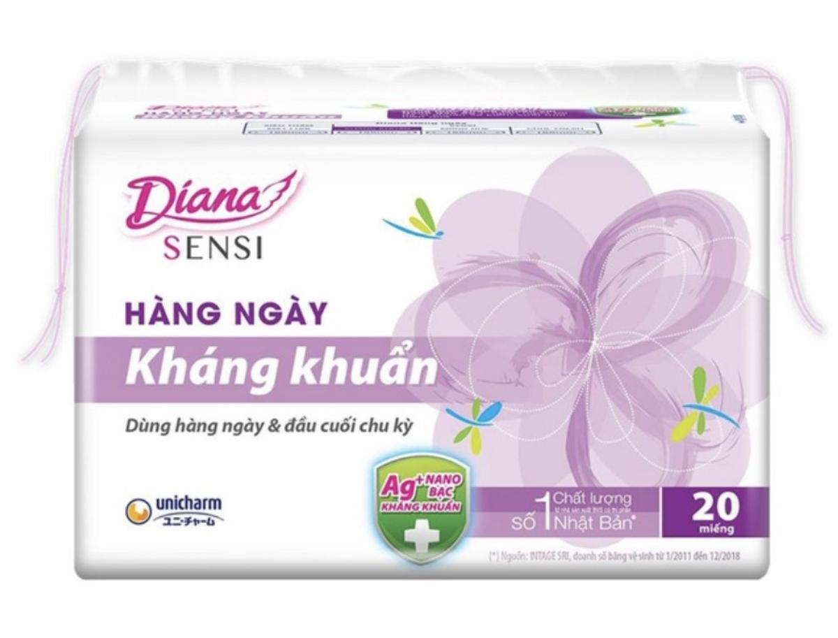 Khám phá loạt items 'thần thánh' trong túi xách của hội chị em Ảnh 4