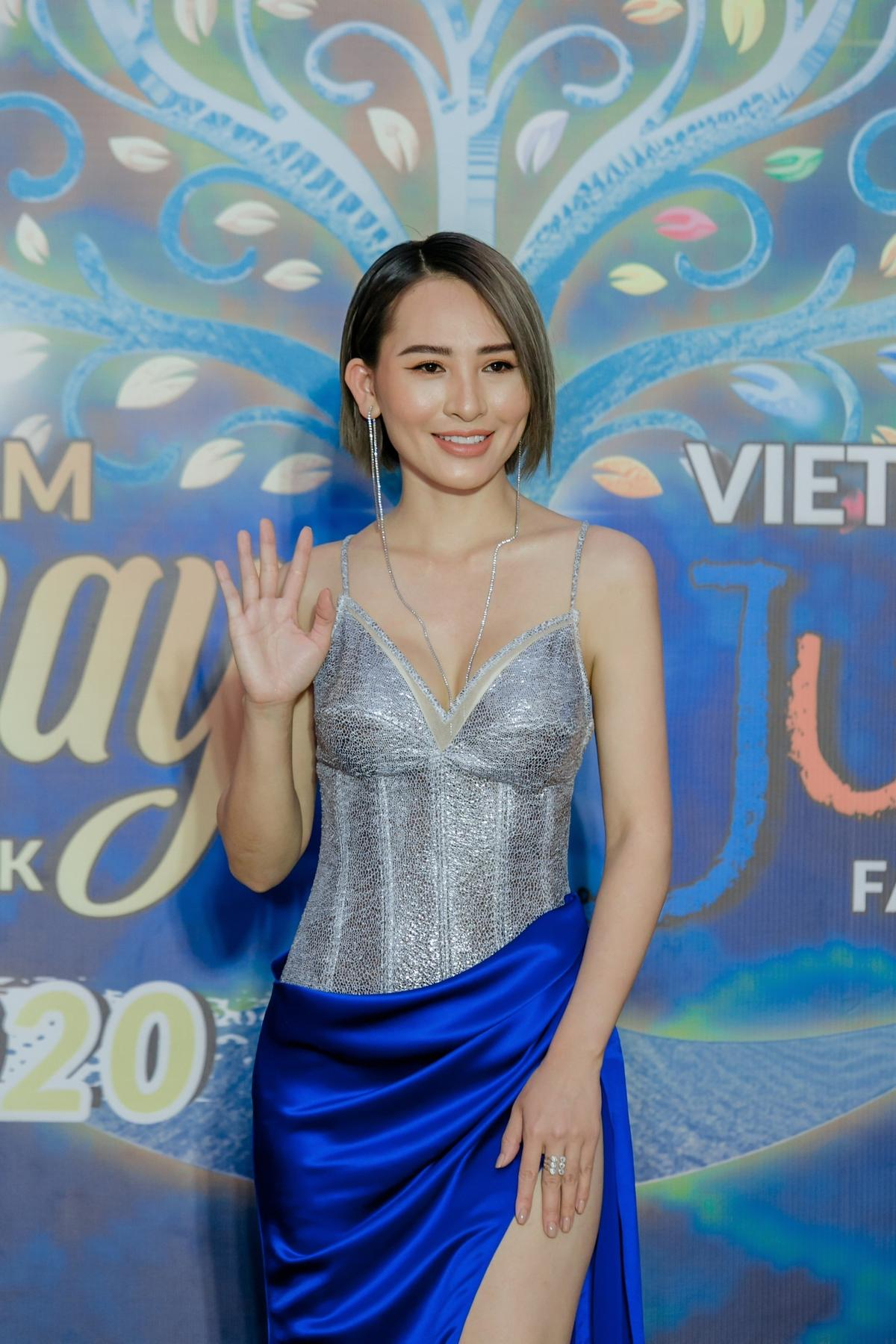 Hoa hậu Kim Sỹ rạng rỡ, hội ngộ dàn sao Vpop tại đêm khai mạc Vietnam Runway Fashion Week 2020 Ảnh 2