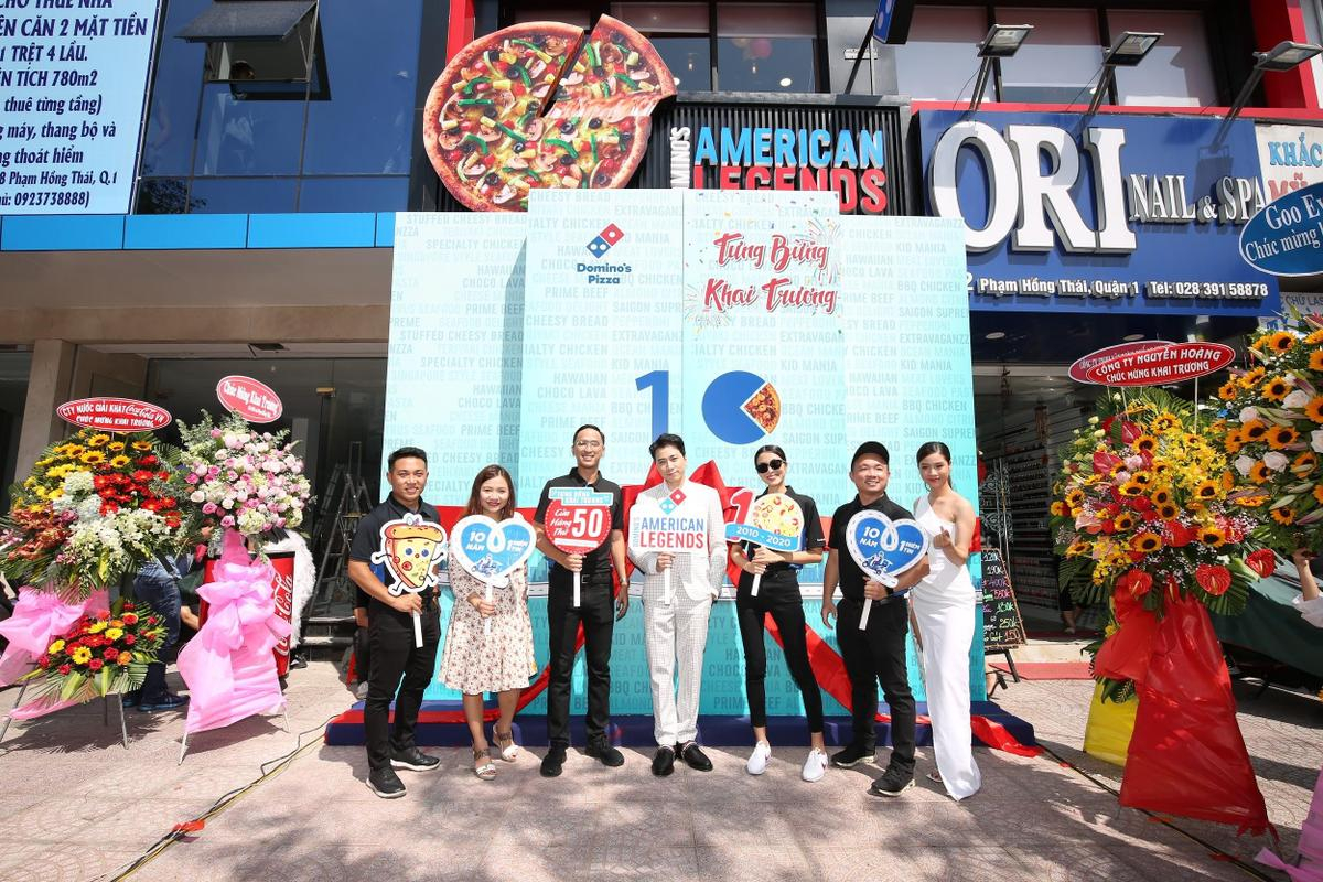 Sau chung kết Rap Việt, Karik trở thành 'Hoàng tử pizza' khuấy động buổi khai trương cửa hàng thứ 50 - Domino's Phạm Hồng Thái Ảnh 2