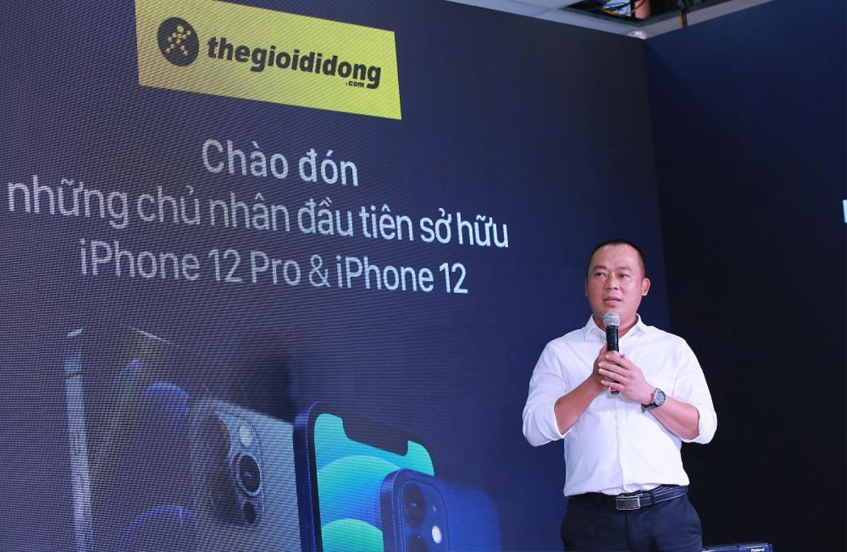 'Đông nghịt' khách từ online đến offline, Thế Giới Di Động là điểm 'nóng' ngày mở bán Iphone12 tại Việt Nam Ảnh 3