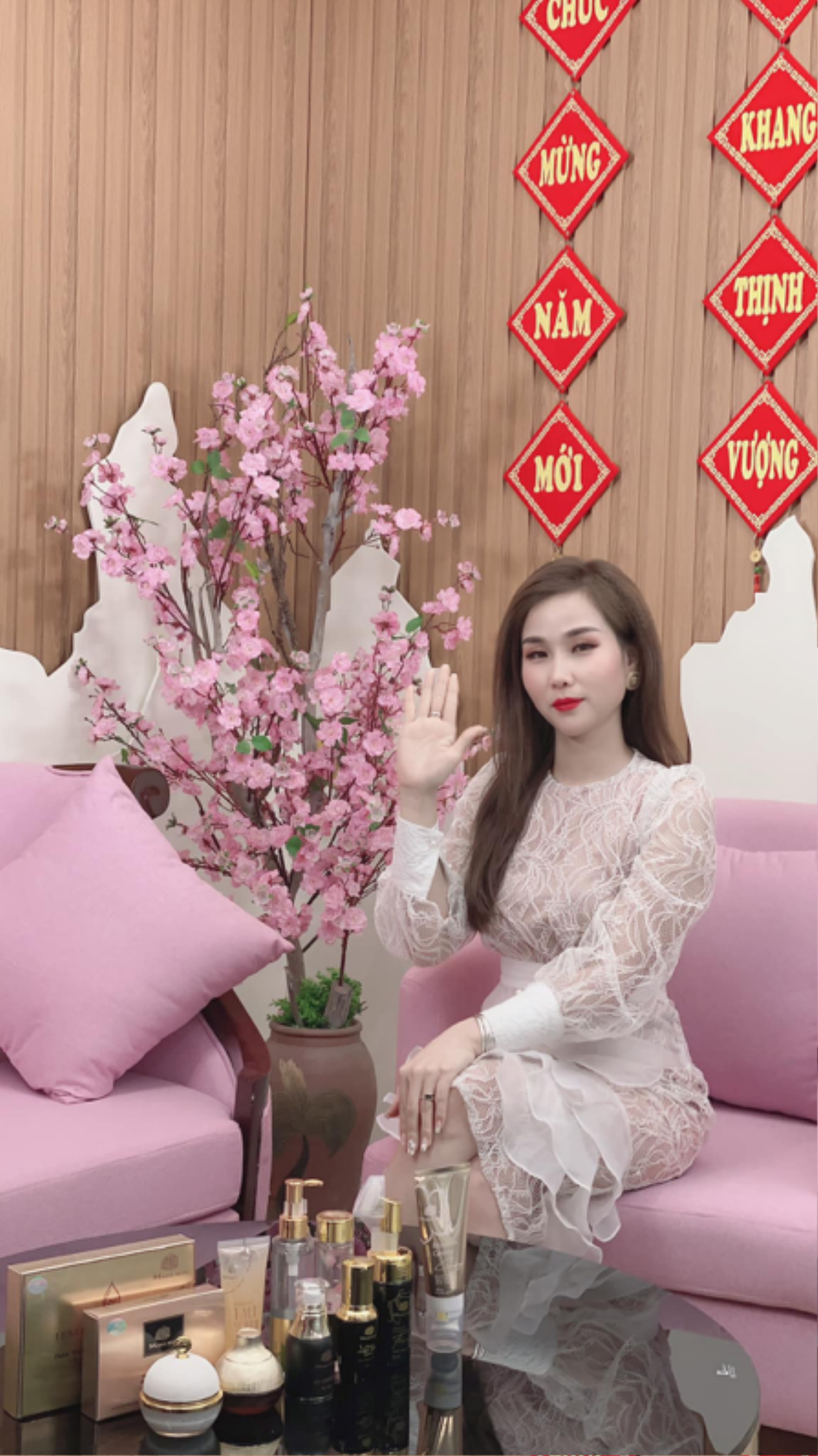 Bí mật đằng sau thành công của bà chủ 9X Hằng Trần sở hữu Shop Hằng Trần với thương hiệu thời trang, mỹ phẩm cao cấp Ảnh 2