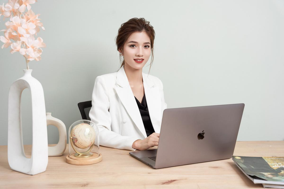 Trang Nguyễn - Từ cô sinh viên Tài chính đến CEO thương hiệu thời trang thiết kế Ảnh 2