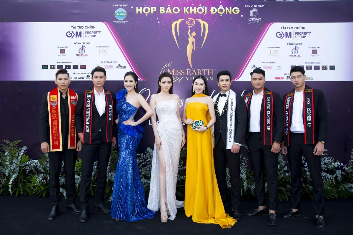 Hoa hậu Huỳnh Thuý Anh đẹp tỏa sáng tại họp báo Miss Earth Việt Nam 2021 Ảnh 9