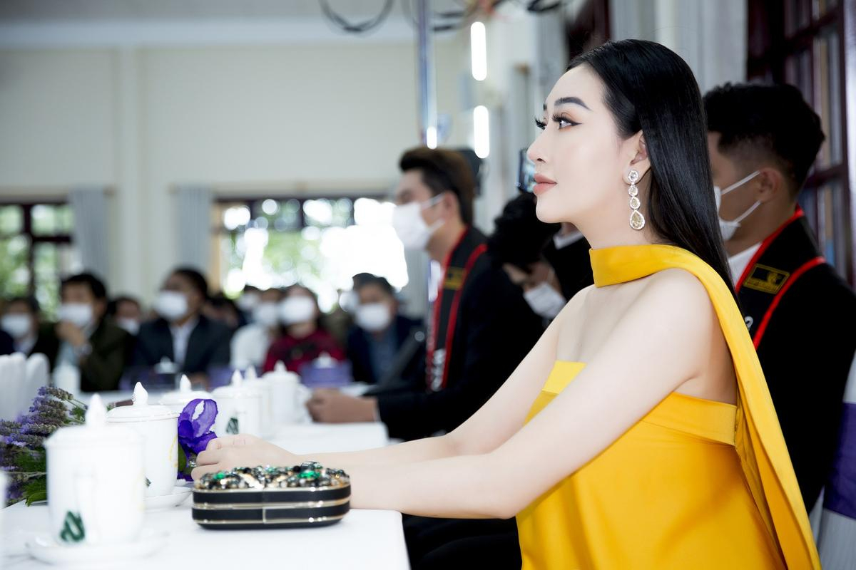 Hoa hậu Huỳnh Thuý Anh đẹp tỏa sáng tại họp báo Miss Earth Việt Nam 2021 Ảnh 6