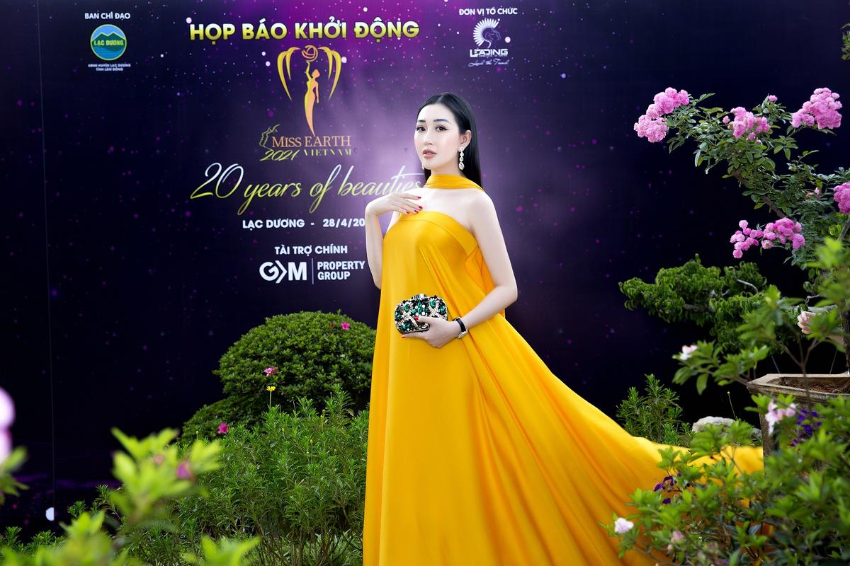 Hoa hậu Huỳnh Thuý Anh đẹp tỏa sáng tại họp báo Miss Earth Việt Nam 2021 Ảnh 2