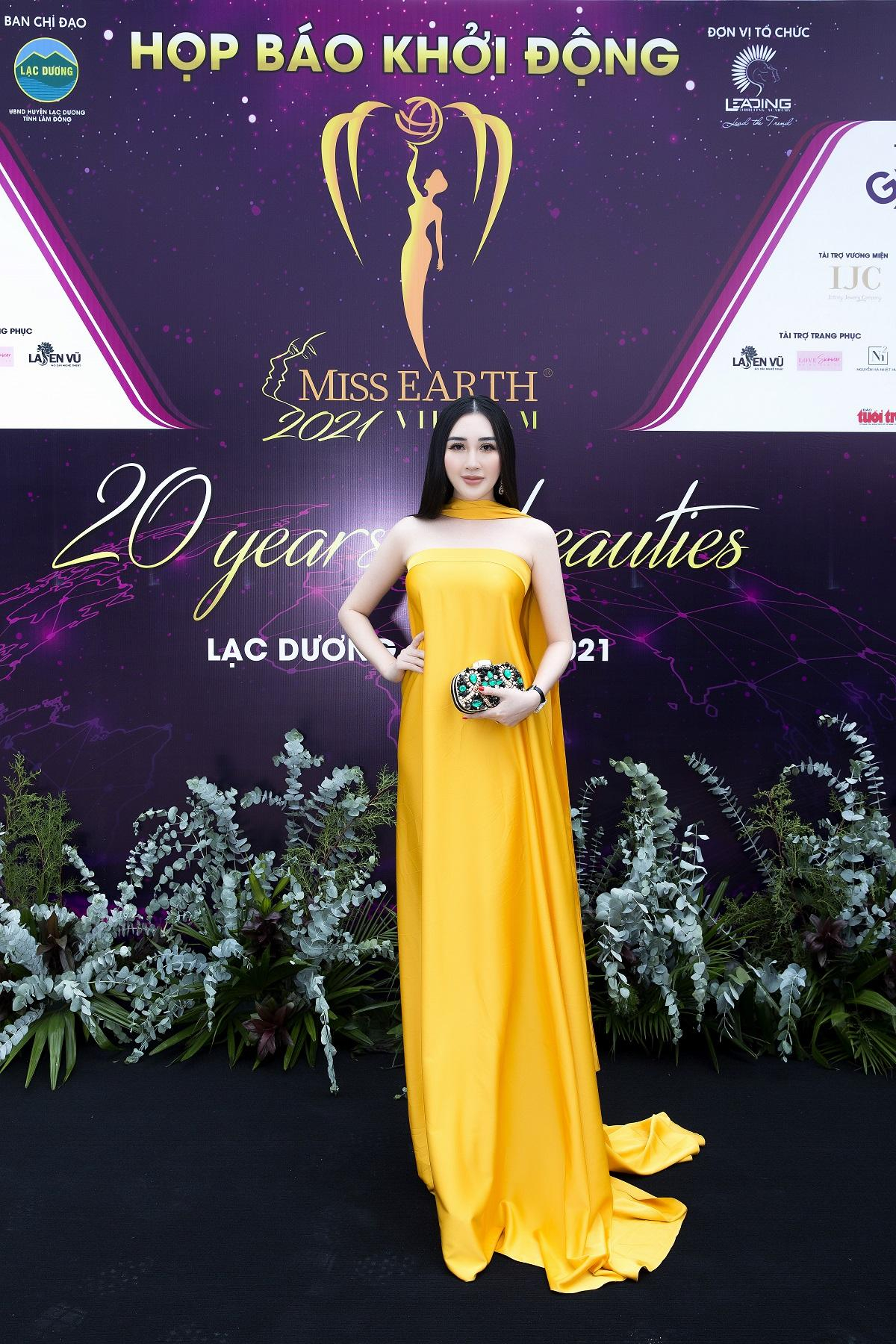 Hoa hậu Huỳnh Thuý Anh đẹp tỏa sáng tại họp báo Miss Earth Việt Nam 2021 Ảnh 1