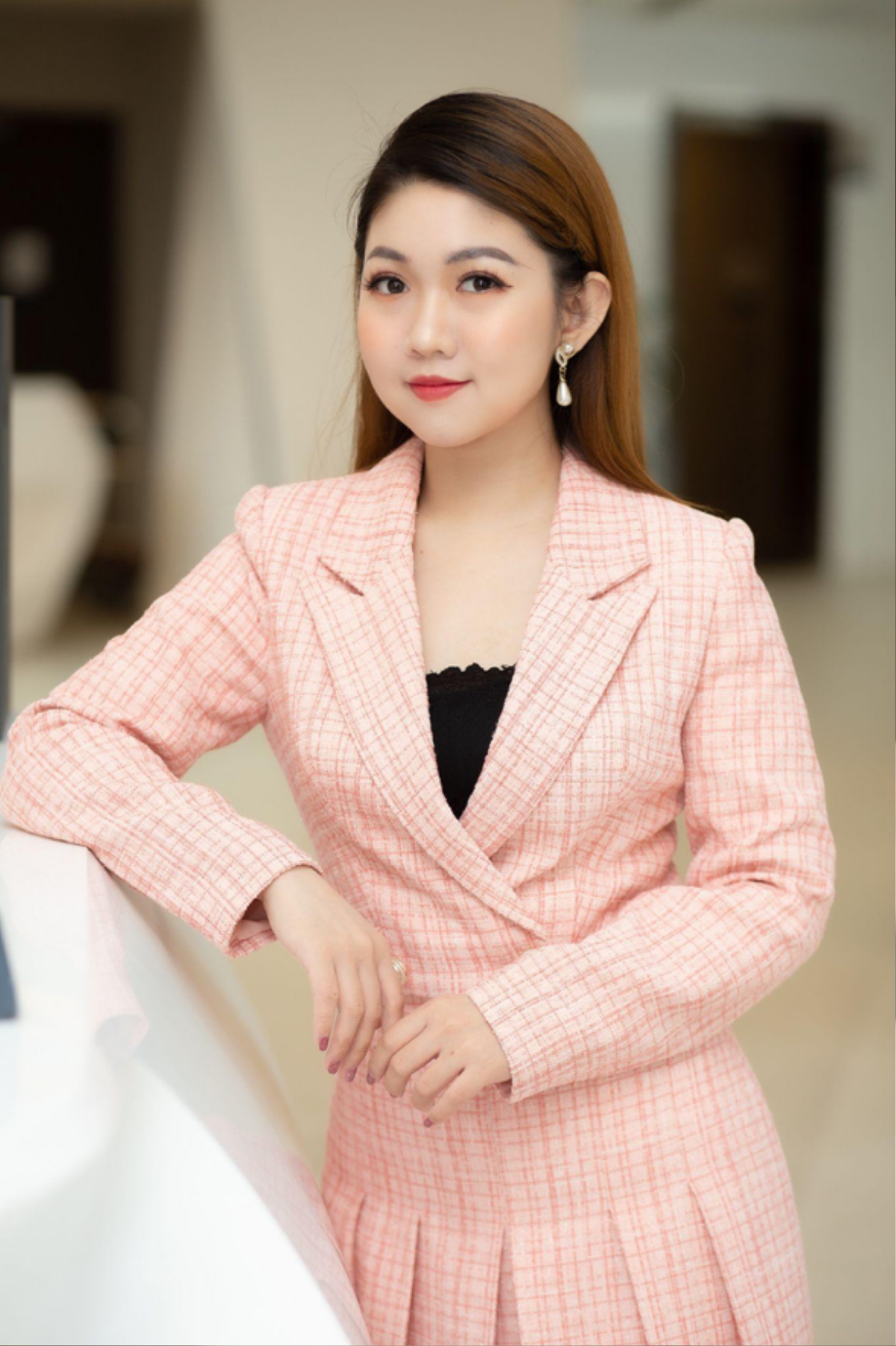 CEO 9x với tấm bằng thạc sỹ Phát thanh - Truyền hình bày tỏ quan điểm về việc học: 'Còn thở là còn học!' Ảnh 1