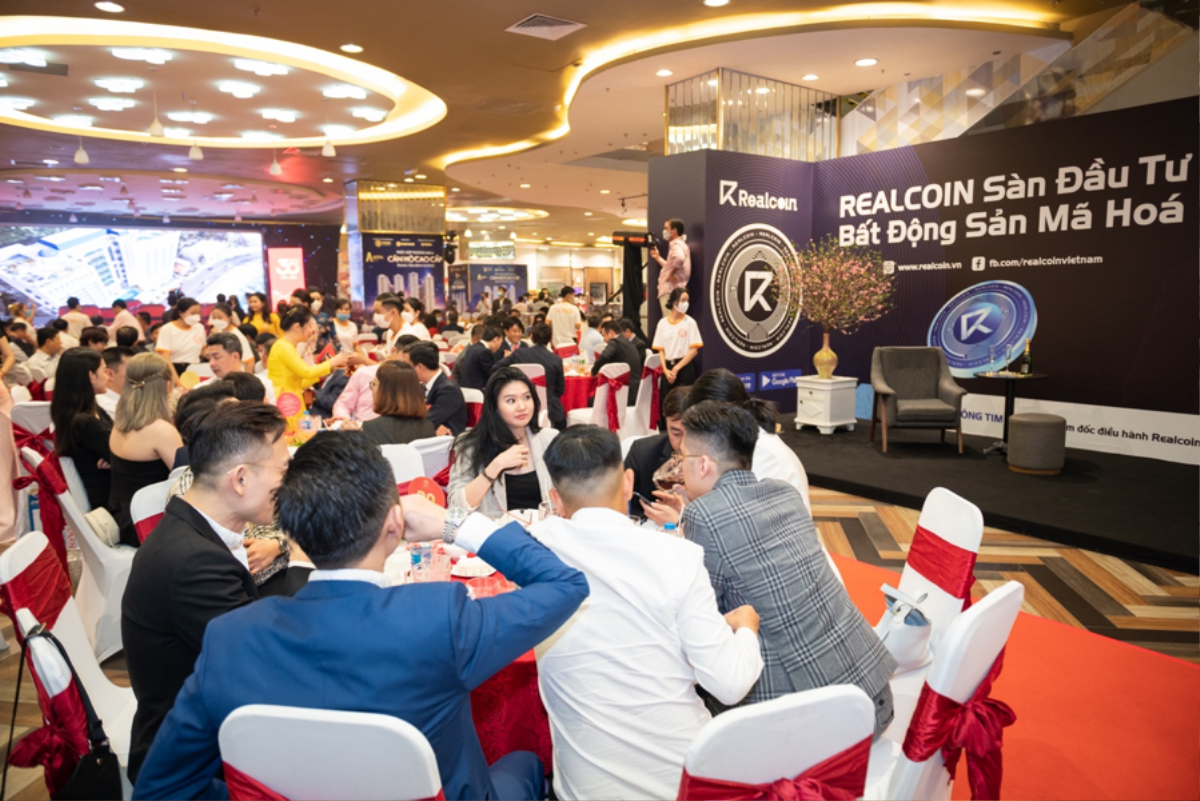 Người đẹp Đào Hà duyên dáng thanh lịch tại Leman Luxury, bên đồng tiền xanh Realcoin Ảnh 4