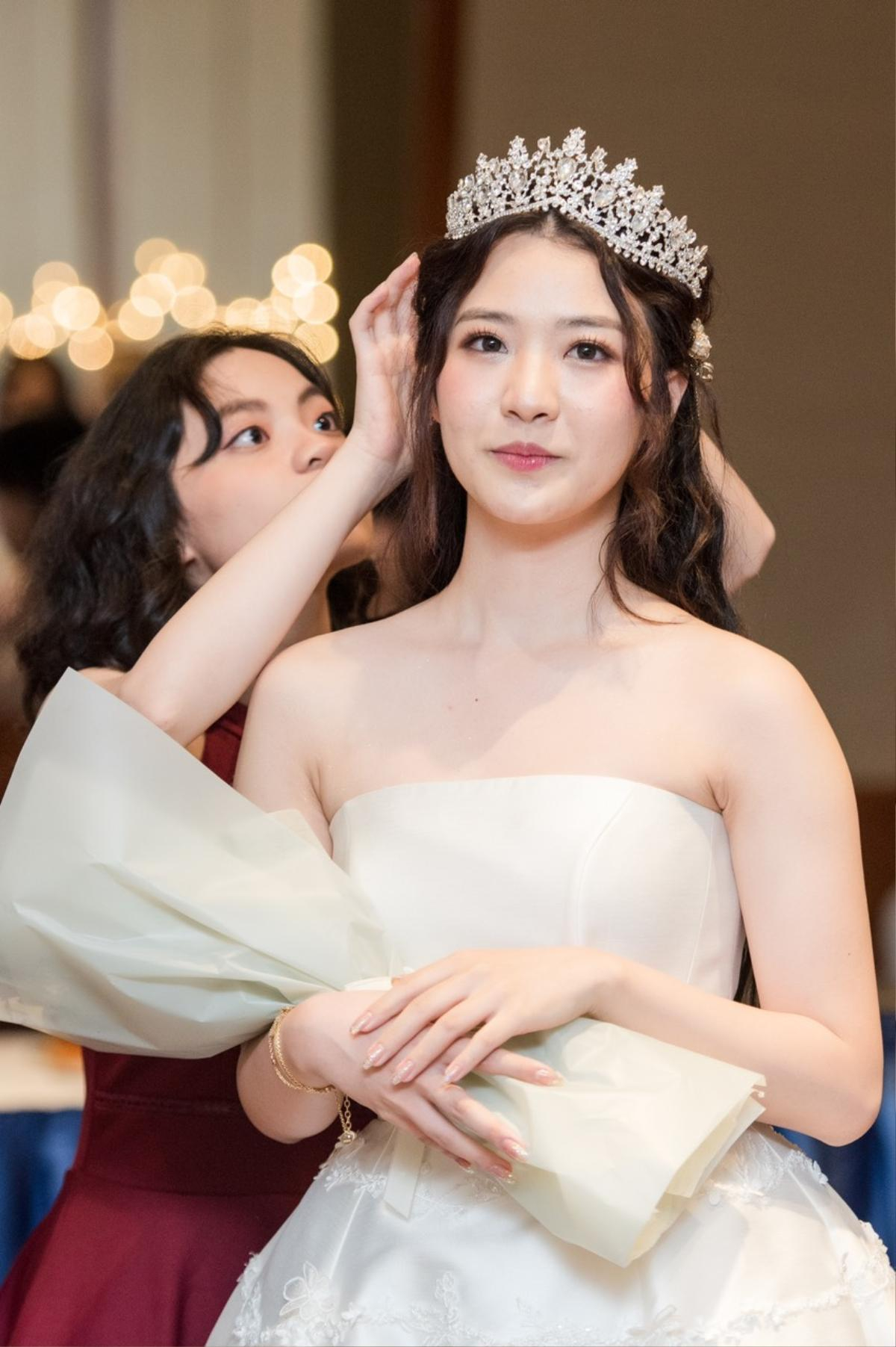 Lộ diện Prom Queen của trường quốc tế UNIS Hà Nội - Victoria Trần: xinh đẹp và tài năng Ảnh 1