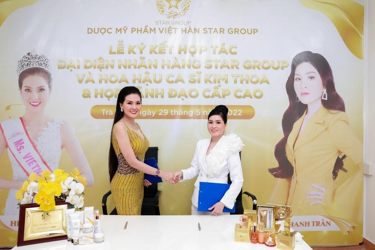 CEO Khanh Trần ký kết với Hoa hậu ca sĩ Kim Thoa làm đại diện thương hiệu Star Group Ảnh 1