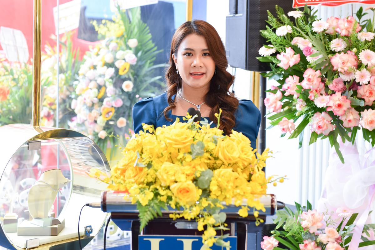 Á hậu Kim Duyên tham dự lễ khai trương showroom thứ 50 của thương hiệu IJC Ảnh 4