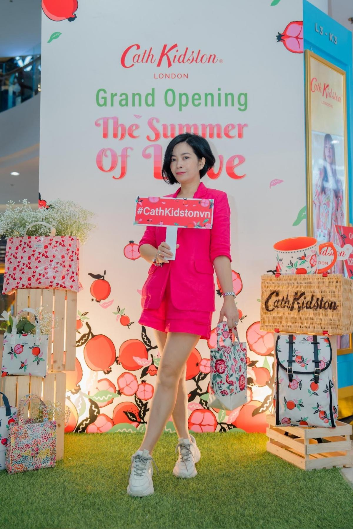 Hội Fashionista tại Hà Nội mê mẩn họa tiết trái lựu trong BST mới của thương hiệu Cath Kidston Ảnh 9