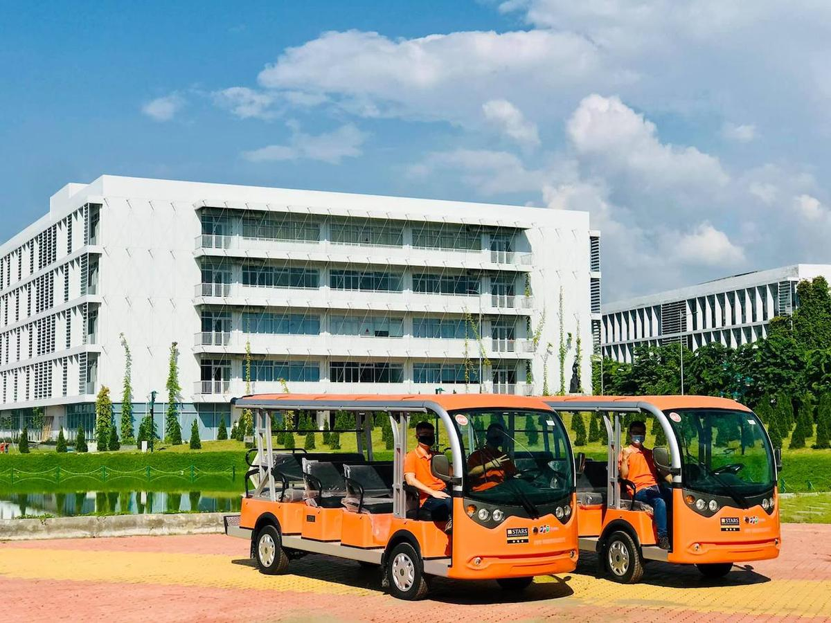 Trải nghiệm campus đi mỏi chân không hết, giảng đường nhìn ra hồ sen, KTX nằm giữa đồi thông lãng mạn của SV ĐH FPT Ảnh 3