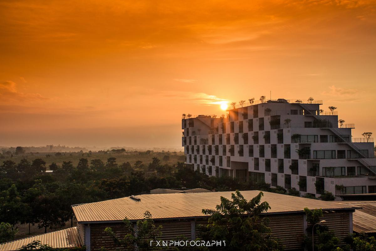 Trải nghiệm campus đi mỏi chân không hết, giảng đường nhìn ra hồ sen, KTX nằm giữa đồi thông lãng mạn của SV ĐH FPT Ảnh 8