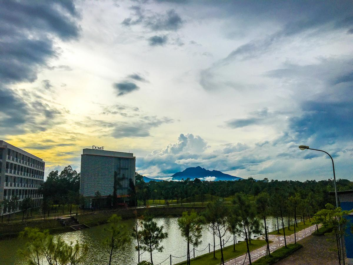 Trải nghiệm campus đi mỏi chân không hết, giảng đường nhìn ra hồ sen, KTX nằm giữa đồi thông lãng mạn của SV ĐH FPT Ảnh 4