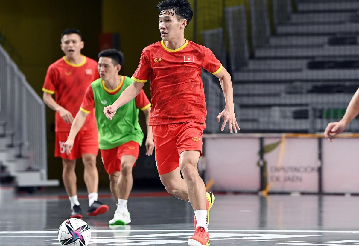 Trực tiếp trên FPT Play: màn trình diễn của tuyển Futsal Việt Nam tại VCK Futsal châu Á 2022 Ảnh 3