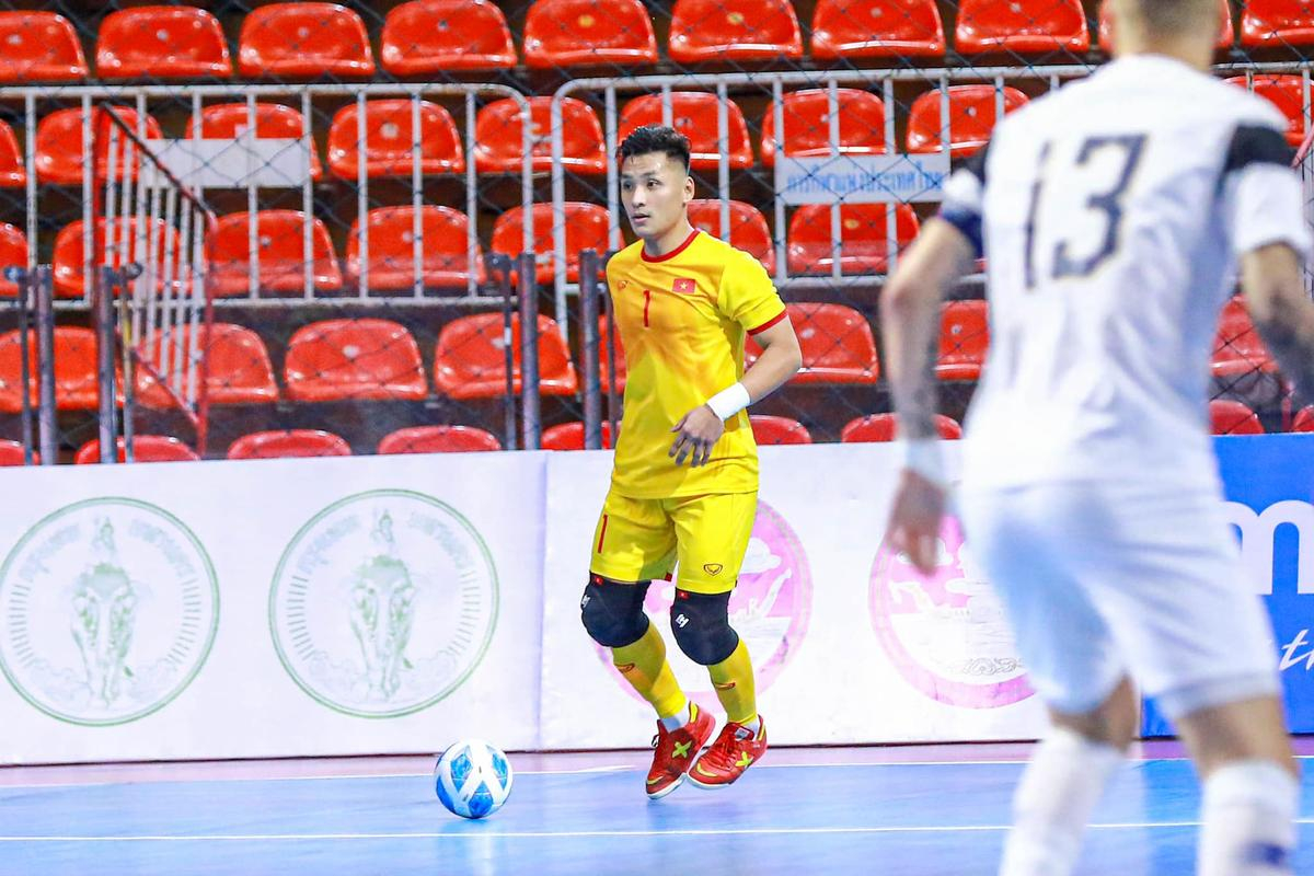 Trực tiếp trên FPT Play: màn trình diễn của tuyển Futsal Việt Nam tại VCK Futsal châu Á 2022 Ảnh 2