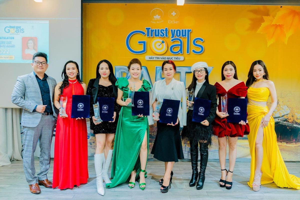 Vinh danh top khách hàng, nhà phân phối trong sự kiện tri ân 'Trust Your Goals' được công ty Sally Beauty và nhãn hàng iDr.Skin tổ chức tại đất nước xa xôi – Hàn Quốc Ảnh 3