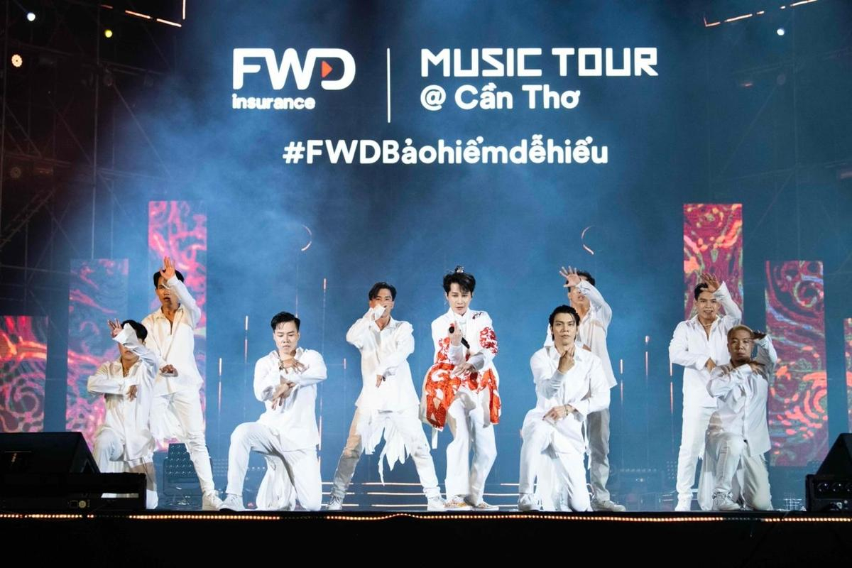 Jack và Mono hợp sức 'đốt cháy' sân khấu FWD Music Tour Cần Thơ Ảnh 1