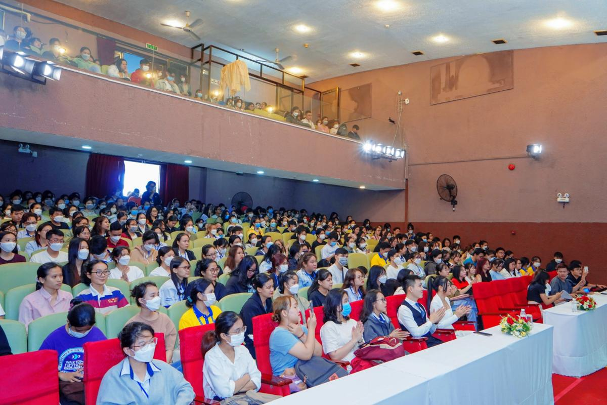 MC Cao Tùng Minh: Con đường đi đến sự thành công bằng sự tử tế mang kỹ năng mềm đến 1 triệu sinh viên Ảnh 2