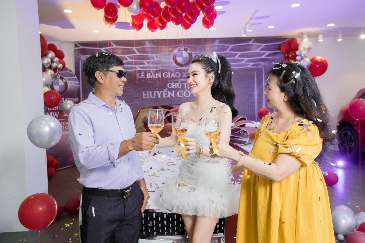 Huyền Cò – đại gia ngành mỹ phẩm lại mạnh tay 'chốt đơn' xế hộp bạc tỷ siêu sang chảnh Ảnh 2