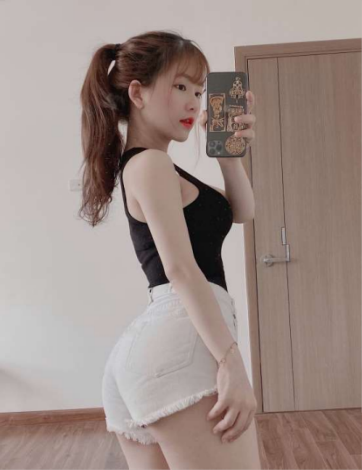 Hot girl Thùy Trang- Nổi tiếng với hơn 1,3M Follow tiktok Ảnh 1