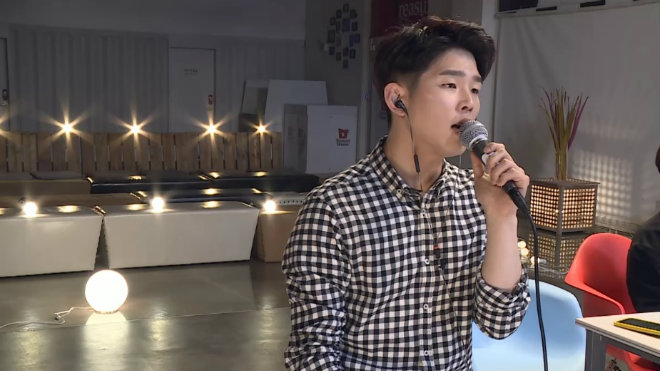 Chàng trai Hàn Quốc cover “Sau tất cả” sáng tác ca khúc mới ngay trên  sóng trực tiếp Ảnh 2