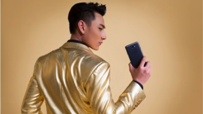 Nam thần Isaac đẹp không tì vết cùng người bạn 'đẹp kiệt xuất' Ảnh 2