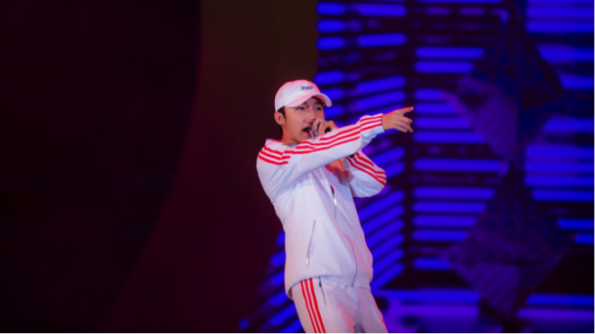 Vì yêu cầu của người phụ nữ này, Sơn Tùng hát chay cùng hàng chục nghìn fans Ảnh 2