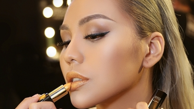 Cùng Quỳnh Như The Face khám phá makeup look mùa hè ấn tượng từ son dát vàng Ảnh 2